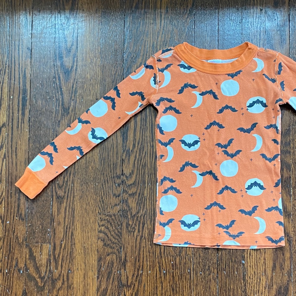 Hanna Andersson Orange Bat Print Organic Kids Pajamas - Picture 3 of 10